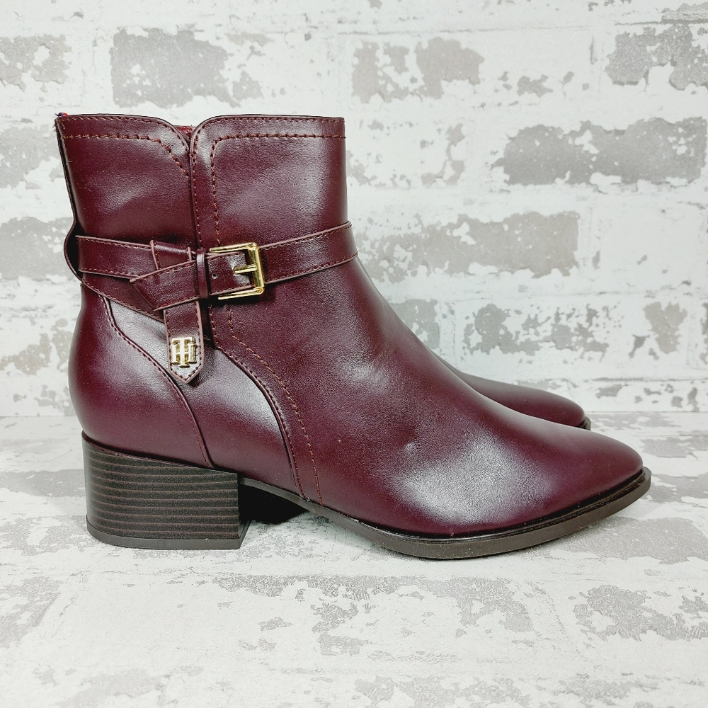 NEW Tommy Hilfiger Jimina Burgundy Block Heel Buckle Ankle Boots F875 - Picture 4 of 10